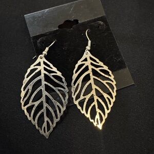 🍃✨🍃Elegant Silver Leaf Earrings🍃✨🍃